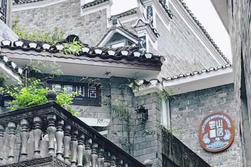 Dream in Fenghuang, Fenghuang