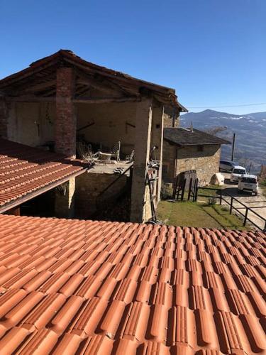 Suggestivo casale in collina