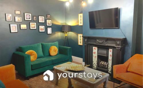 Stamer House by YourStays, Stylish quirky house, with 4 double bedrooms, BOOK NOW! - Stoke on Trent