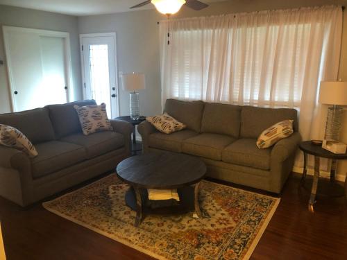 Cozy&Quiet*Fenced backyard* 17 Mins UT MktSquare in Knoxville, USA