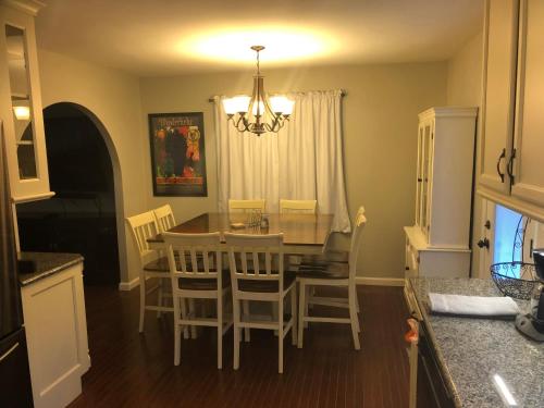 Cozy&Quiet*Fenced backyard* 17 Mins UT MktSquare in Knoxville, USA