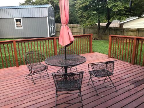 Cozy&Quiet*Fenced backyard* 17 Mins UT MktSquare in Knoxville, USA