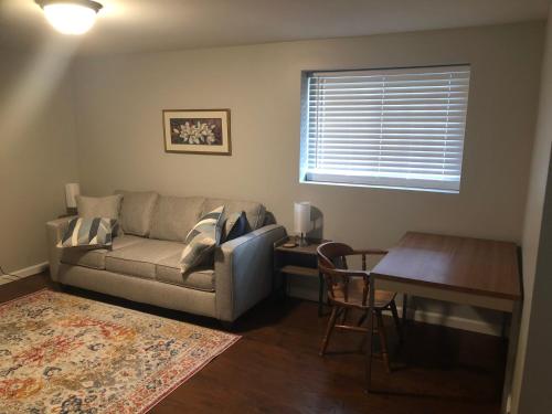 Cozy&Quiet*Fenced backyard* 17 Mins UT MktSquare in Knoxville, USA