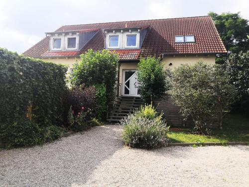 A szálláshely kívülről, Ruhiges 1-Zi-Apartment, ideal für Kurzaufenthalt für bis zu 4 Personen (Ruhiges 1-Zi-Apartment, ideal fur Kurzaufenthalt fur bis zu 4 Personen) in Adelsdorf