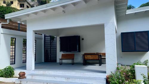 Hotellet från utsidan, Gordon Town Kotch in Kingston