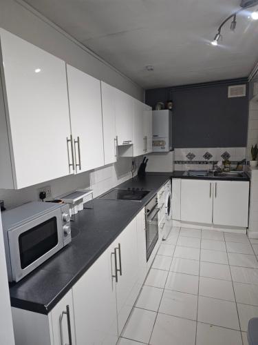 Your Happy Place-2 Bedroom House, Liverpool (photo 9)
