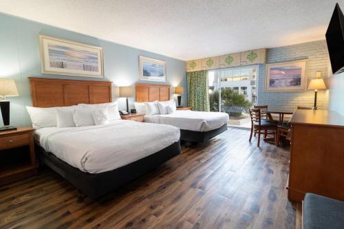 Stunning Pool View Room 1st Floor in Pawleys Island, USA