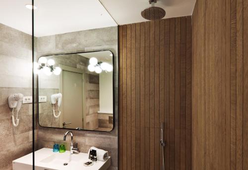 One Shot Colón - image 5