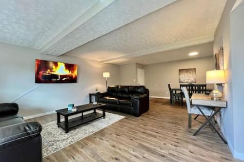 New remodeled 2 Bed apt Middletown Private Laundry in Middletown, USA