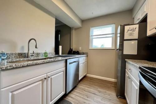 Sharp Spacious Middletown Apartment Free Laundry in Middletown, USA