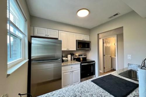 Sharp Spacious Middletown Apartment Free Laundry in Middletown, USA