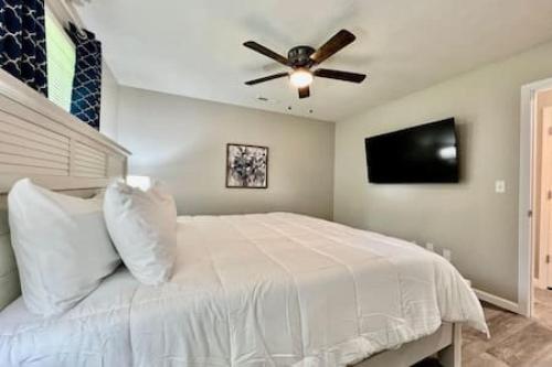 Remodeled 2 BDRM Ranch Attached Home Liberty, TWP in Rockdale, USA