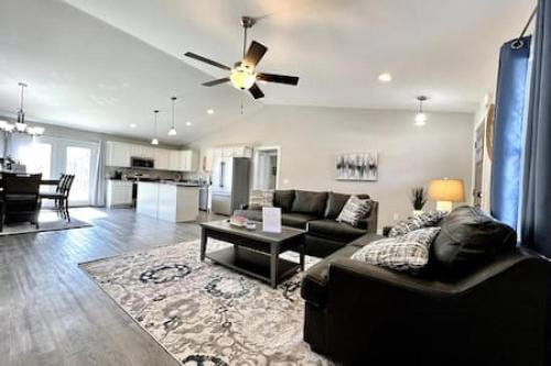 Brand New Country home Minutes from Miamisburg in Franklin, USA