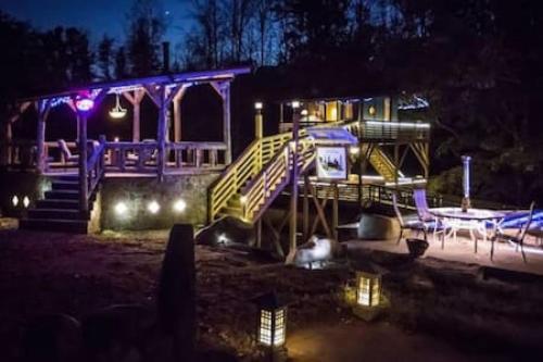 Treehouse at Castle in Stanardsville, USA