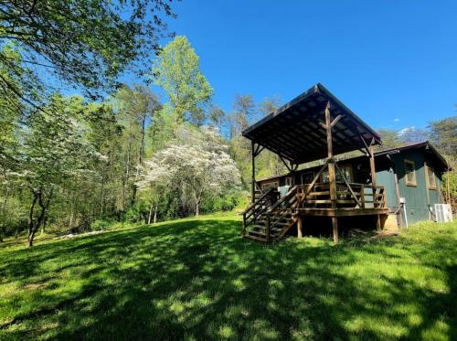 Farmview Cottage at White Lotus Eco Spa Retreat in Stanardsville, USA
