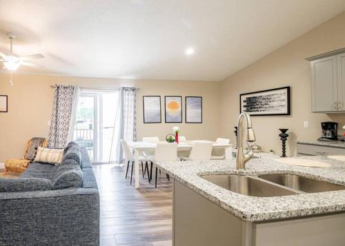 Luxury Beach House - OCEAN VIEW - Game Room - 3 BR in Daytona Beach Shores, USA