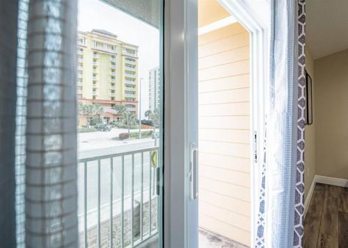 Luxury Beach House - OCEAN VIEW - Game Room - 3 BR in Daytona Beach Shores, USA
