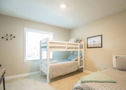 Luxury Beach House - OCEAN VIEW - Game Room - 3 BR in Daytona Beach Shores, USA