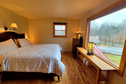 Pond View  Second bedroom at extra cost in Stanardsville, USA
