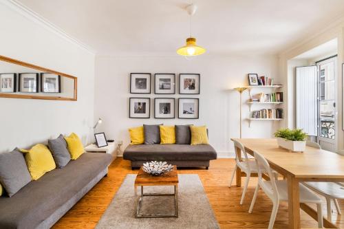Diario de Noticias by Central Hill Apartments, Lizbona