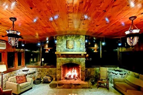 Suite Pea at White Lotus Eco Spa Retreat in Stanardsville, USA