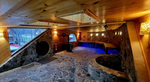 Shire Suite at White Lotus Eco Spa retreat in Stanardsville, USA