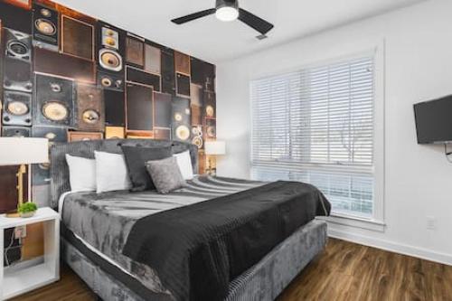 Gorgeous East Nashville House with 9 Beds, Garage, Rooftop Patio in Nashville, USA