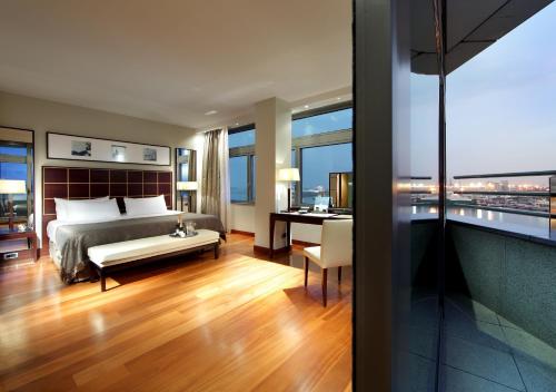 Grand Marina Suite with sea views