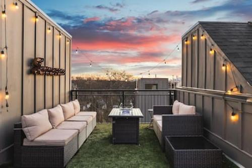 Huge Home with Patio - WALK to Shops, Food, Brewery in Nashville, USA