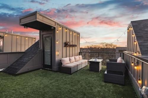 Huge Home with Patio - WALK to Shops, Food, Brewery in Nashville, USA