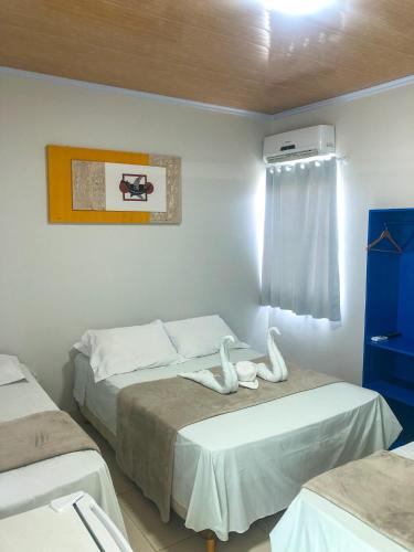 1 double bed, 2 twin beds