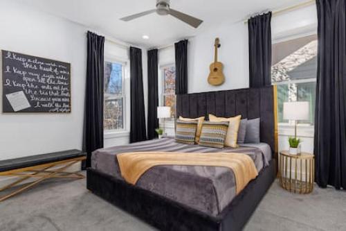 In the Heart of 12 South and Belmont 5 Beds 3 Bedrooms and 3 Full Bathrooms in Nashville, USA
