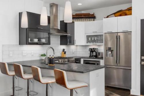 In the Heart of 12 South and Belmont 5 Beds 3 Bedrooms and 3 Full Bathrooms in Nashville, USA