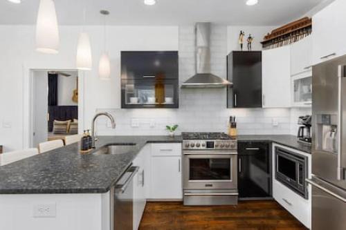 In the Heart of 12 South and Belmont 5 Beds 3 Bedrooms and 3 Full Bathrooms in Nashville, USA