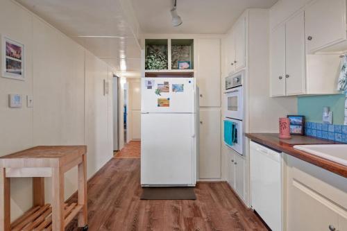 Palm Spring Mid-Century Home! - image 2