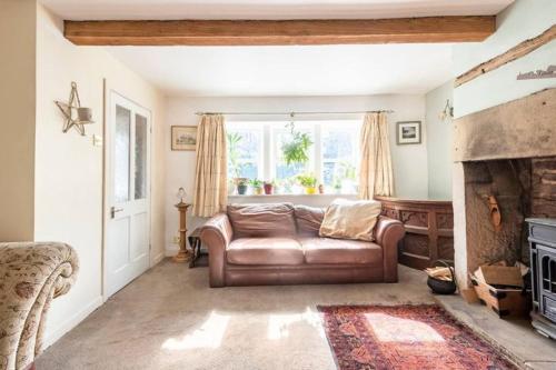 Unique Willow Tree Bed in Quirky Home Stay Cottage, Near Holmfirth