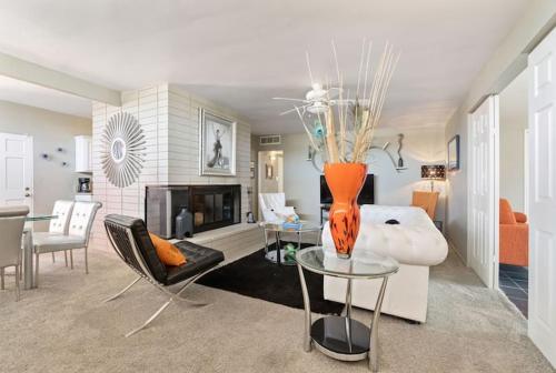 Mid-Century Modern Home W- Pool - Walk To El Paseo - Tap to explore photos