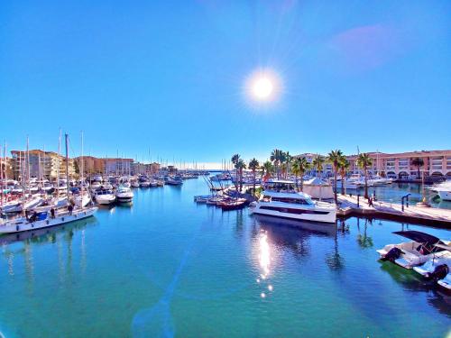 Nearby attraction, Port Frejus - Tout a pied - WIFI - Clim near Garden Ice Cafe