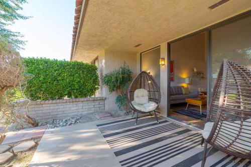 Serenity In The Sands A Modern Desert Retreat in Palm Springs, USA