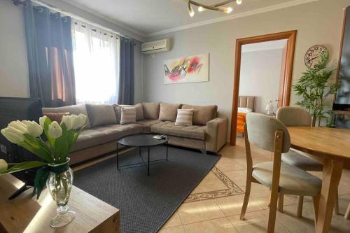 34 ° Bs, Tirana