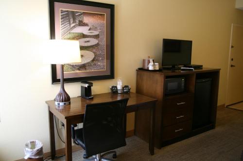 Hampton Inn Cherokee - image 8