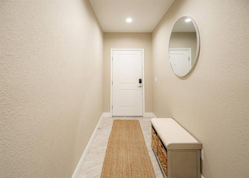 Surf Shack - CLOSE TO BEACH - 3 bedrooms in Daytona Beach Shores, USA