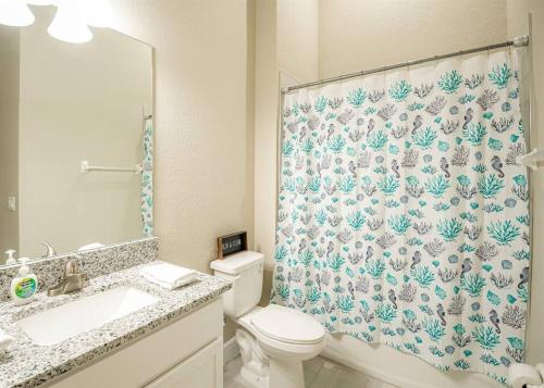 Surf Shack - CLOSE TO BEACH - 3 bedrooms in Daytona Beach Shores, USA
