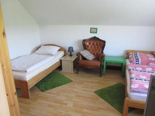 2 twin beds