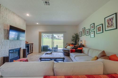 Palm Desert Retreat Pool Access and On-Site Golf!