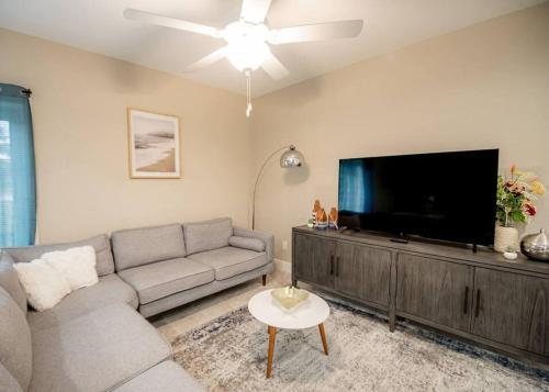 Across from Beach - Game Room - 3 bd in Daytona Beach Shores, USA