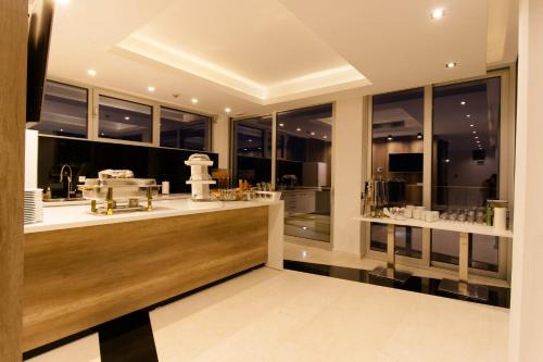 Ресторан, Perla Luxury in Улцинь