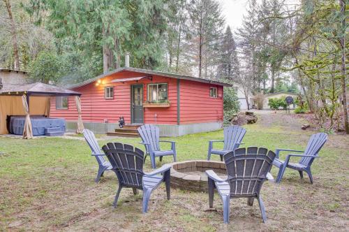 Arlington Creekside Cabin with Hot Tub and Fire Pit! - Arlington