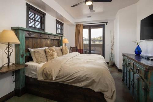 Luxury Downtown Rental Pet Friendly - La Dolce Vita Villas #7 in Moab, USA