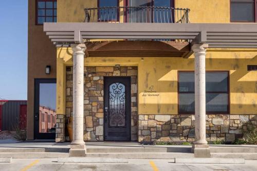 Luxury Downtown Rental Pet Friendly - La Dolce Vita Villas #7 in Moab, USA